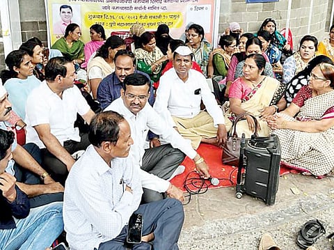 पुणे महापालिकेच्या 93 शिक्षकांचे आंदोलन