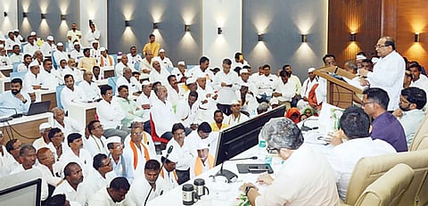 सुविधांचा मास्टर प्लॅन तत्काळ तयार करा : मंत्री विखे पाटील