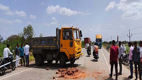 डंपरची टेम्पोला धडक