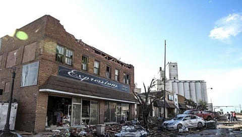 International News : टेक्सास टाउनमध्ये चक्रीवादळामुळे ३ ठार, १०० जखमी