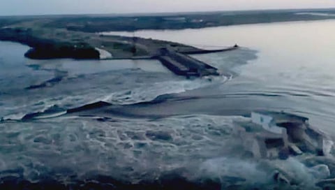 Ukraine dam | युक्रेनमधील धरण क्षेपणास्त्र हल्ल्यात उद्ध्वस्त, हजारो लोक सुरक्षितस्थळी, पाहा व्हिडिओ