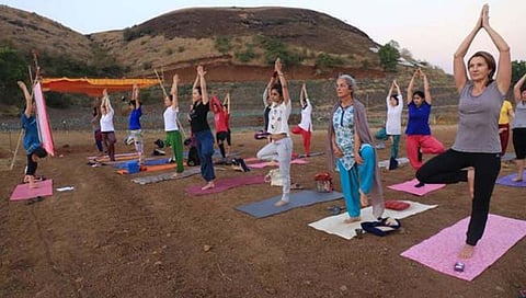 International Yoga Day 2023 | नाशिकमध्ये ५ हजार फॉरेनर्सनी योगशास्त्र शिकून परदेशात सुरू केले योगा स्टुडिओ