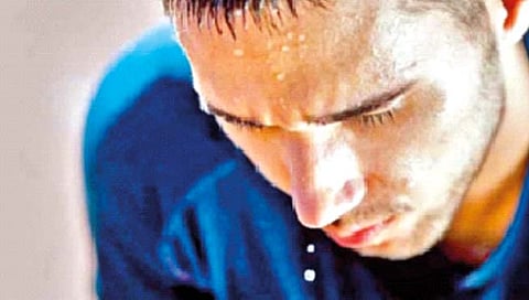 Sweating : तुम्हाला अचानक घाम येतोय? जाणन घ्या काय आहे वैद्यकीय कारण