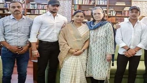 स्वतःचा संघर्ष सांगत सोनिया गांधी यांनी आमदार प्रतिभा धानोरकर यांना दिला धीर