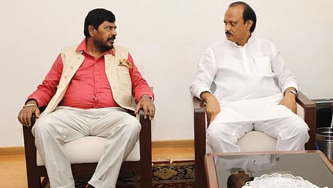 Maharashtra Politics News | रामदास आठवलेंनी घेतली अजित पवारांची भेट