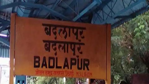 ठाणे: अंबरनाथ – बदलापूर मार्गावरील रेल्वे रुळ खचला; वाहतूक बंद