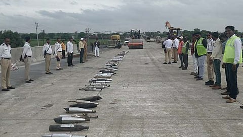 लातूर: कर्णकर्कश हॉर्न, सायलेन्सरचा लातूर पोलिसांकडून चुराडा