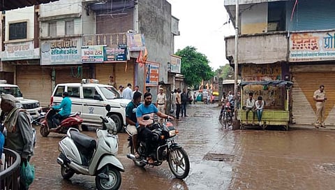 धुळे: मणिपूर घटनेच्या निषेधार्थ साक्री शहरात कडकडीत बंद