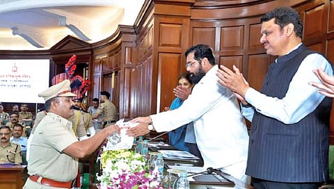 शिवाजीनगर पोलिस ठाण्यास सर्वोत्कृष्ट पुरस्कार प्रदान