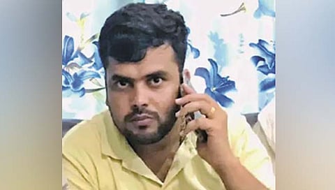 पोलिसांच्या डोळ्यांत मिरचीपूड टाकून अट्टल गुन्हेगाराची हत्या