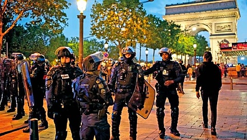 फ्रान्समध्ये महापौरांच्या घरावर हल्ला