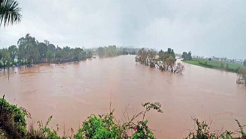 पावसाचे धूमशान; पंचगंगा इशारा पातळीकडे