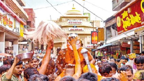 हजारो भाविकांच्या उपस्थितीत पंढरीत महाद्वार काला