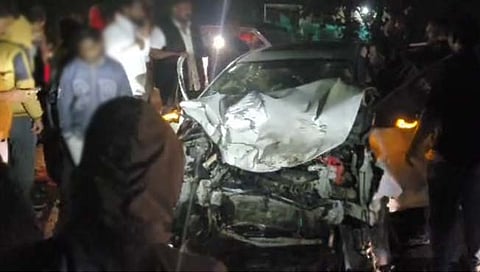 साताऱ्यातील कास रोडवर भीषण अपघात; दोन कारची समोरासमोर धडक