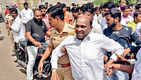 सोलापूर : नाल्याच्या सफाईसाठी सोलापुरात आंदोलन