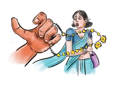 संगमनेर: तरुणांनी पकडलेल्या दोन सोनसाखळी चोरांना पोलिसांनी केले गजाआड