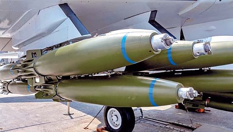 अमेरिकेकडून युक्रेनला क्लस्टर बॉम्ब!