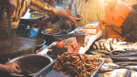 चार टन चिकन, दोन टन मटण… कोल्हापूरकरांची गटारी दणक्यात