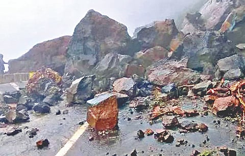 ढासळत्या सह्याद्रीचा सांगावा