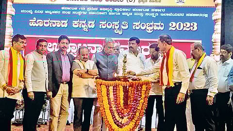 बेळगाव : ‘महा’मंत्र्यांना सीमाबंदी; मात्र मुंबईत कन्नड सोहळा