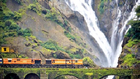 अद्भुत, भव्य ‘दूधसागर’