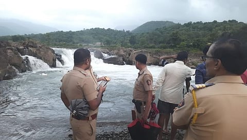 चिपळूण : वाशिष्ठी नदीत पोहण्यासाठी गेलेली दोन मुले बेपत्ता; सहा जण सुखरुप