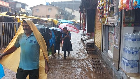 Nashik : त्र्यंबकेश्वरला मुसळधार पावसाने झोडपले