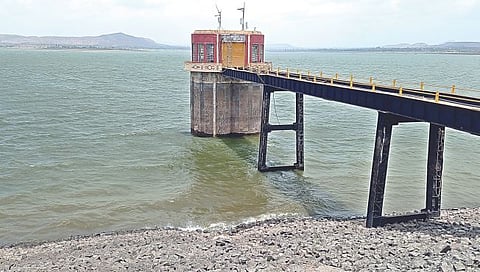 नाशिक : धरणसाठ्यात यंदा चार टक्के तूट, प्रमुख प्रकल्पांमध्ये ५० टक्क्यांहून कमी पाणी