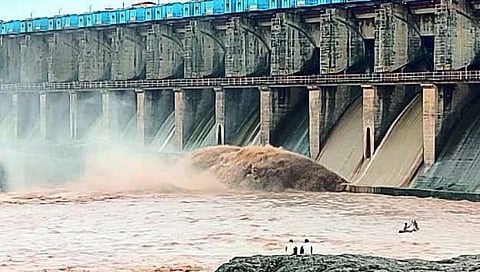 जळगाव : तापीच्या उगमक्षेत्रात जोरदार पाऊस, हतनूर धरणाचे २४ दरवाजे उघडले