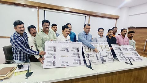 धुळे : गावठी बनावटीची मशीनगन, 20 पिस्टल, 280 जिवंत काडतुस बाळगणाऱ्याला अटक