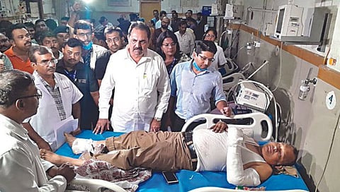 Nashik Bus Accident : ‘प्रवासानंतर दहा मिनिटांतच बसले हादरे’; बचावलेल्या प्रवाशांनी कथन केला अंगावर शहारे आणणारा तो प्रसंग