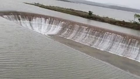दमदार पावसामुळे जामखेडी धरण ओव्हरफ्लो ; पिंपळनेरचे लाटीपाडा धरण निम्मेच