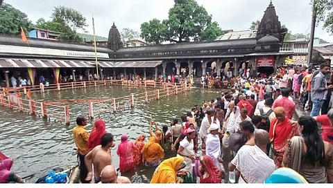 Nashik Trimbakeshwar : कुशावर्तावर चोरट्यांची ‘हाथ की सफाई’, कपडे सुद्दा सोडत नाहीत