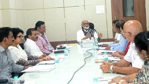 Chhagan Bhujbal : पहिल्याच बैठकीत भुजबळांनी दिले ई सुविधा करण्याचे आदेश