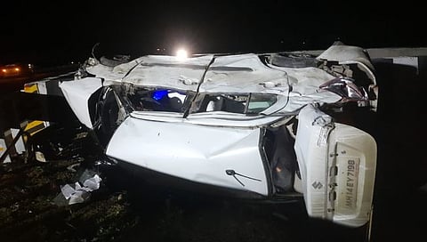 Nashik Accident : समृद्धीवर स्विफ्ट कारचा भीषण अपघात, दोघे जागीच ठार