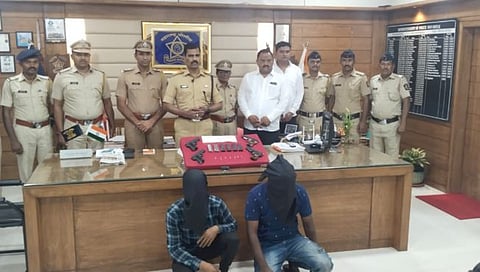 धुळे : हत्याराची तस्करी रोखण्यासाठी मध्य प्रदेश आणि महाराष्ट्रातील पोलीस अधिकाऱ्यांच्या संयुक्त बैठकीचे आयोजन