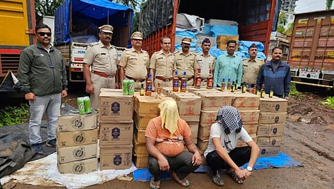 Nashik : चांदोरीनजीक ५२ लाखांचा मद्यसाठा जप्त ; पाठलाग करत पकडला ट्रक, दोघांना अटक
