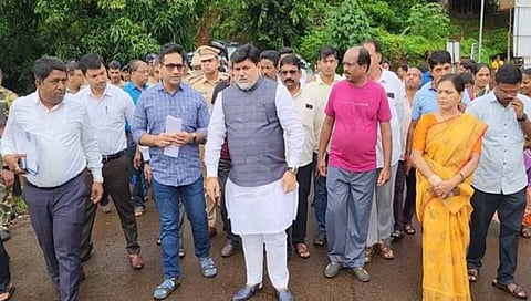 रत्नागिरी : पुराचा फटका बसलेल्या चांदेराई गावाची मंत्री उदय सामंत यांच्याकडून पाहणी