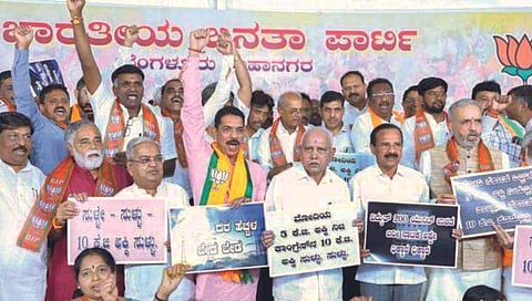 कर्नाटक : हमींची ग्वाही, पण कधी कार्यवाही; काँग्रेसविरोधात भाजप आक्रमक