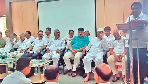 आ. मकरंद पाटील शरद पवारांसोबतच