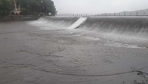 विहार तलावही वाहू लागला