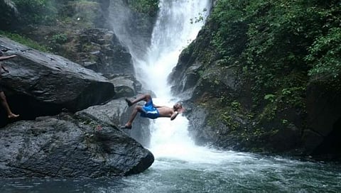 गोव्यातील राखीव वन क्षेत्रातील धबधबे पर्यटकांसाठी बंद | Goa Waterfalls