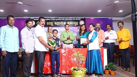 कोल्हापूर : लॉकडाउनमध्ये काढलेल्या चित्रांच्या विक्रीतून शैक्षणिक मदत; दोन भावंडाची अनोखी सामाजिक बांधिलकी