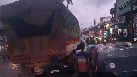 कोल्हापूर : मलकापुरात मद्यधुंद पर्यटकांची ट्रकचालकाला बेदम मारहाण