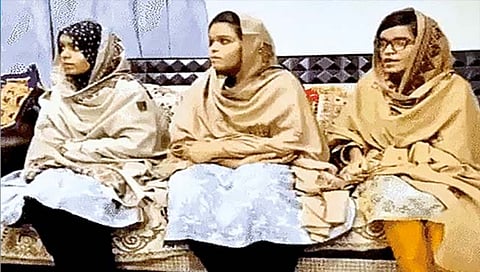 पाकिस्तानात तिन्ही सख्ख्या हिंदू बहिणींना केले मुसलमान!