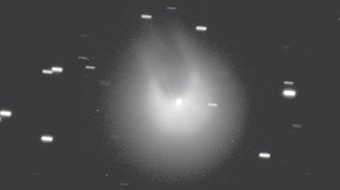 धूमकेतूवरील ज्वालामुखीचा स्फोट!