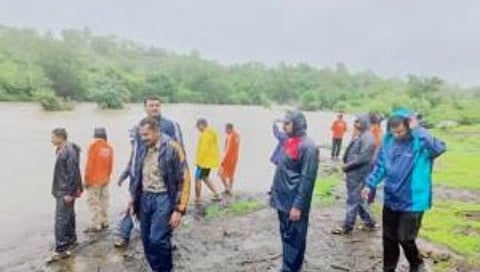 जळगाव : रावेर तालुक्यात सुकी नदीत तरुण बेपत्ता