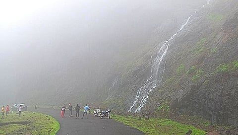 रत्नागिरी : खेड तालुक्यातील रघुवीर घाट ३१ जुलै पर्यंत पर्यटकांकरिता बंद; उपविभागीय अधिकारी मोरे