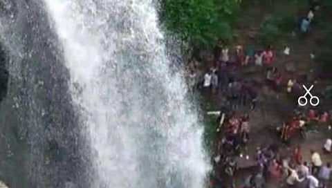 चंद्रपूर : पट्टेदार वाघाची दहशत; दहा दिवस मुक्ताबाई धबधबा पर्यटकांसाठी बंद