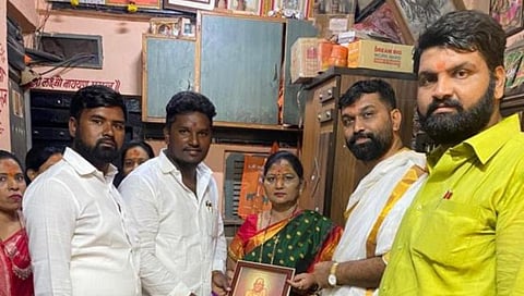 सोलापूर : अजित पवारांच्या मातोश्रीचे विठ्ठलास साकडे अन् एकनाथ शिंदेंच्या पत्नीचा स्वामी समर्थांना धावा